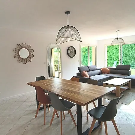 La Des Pins בית נופש